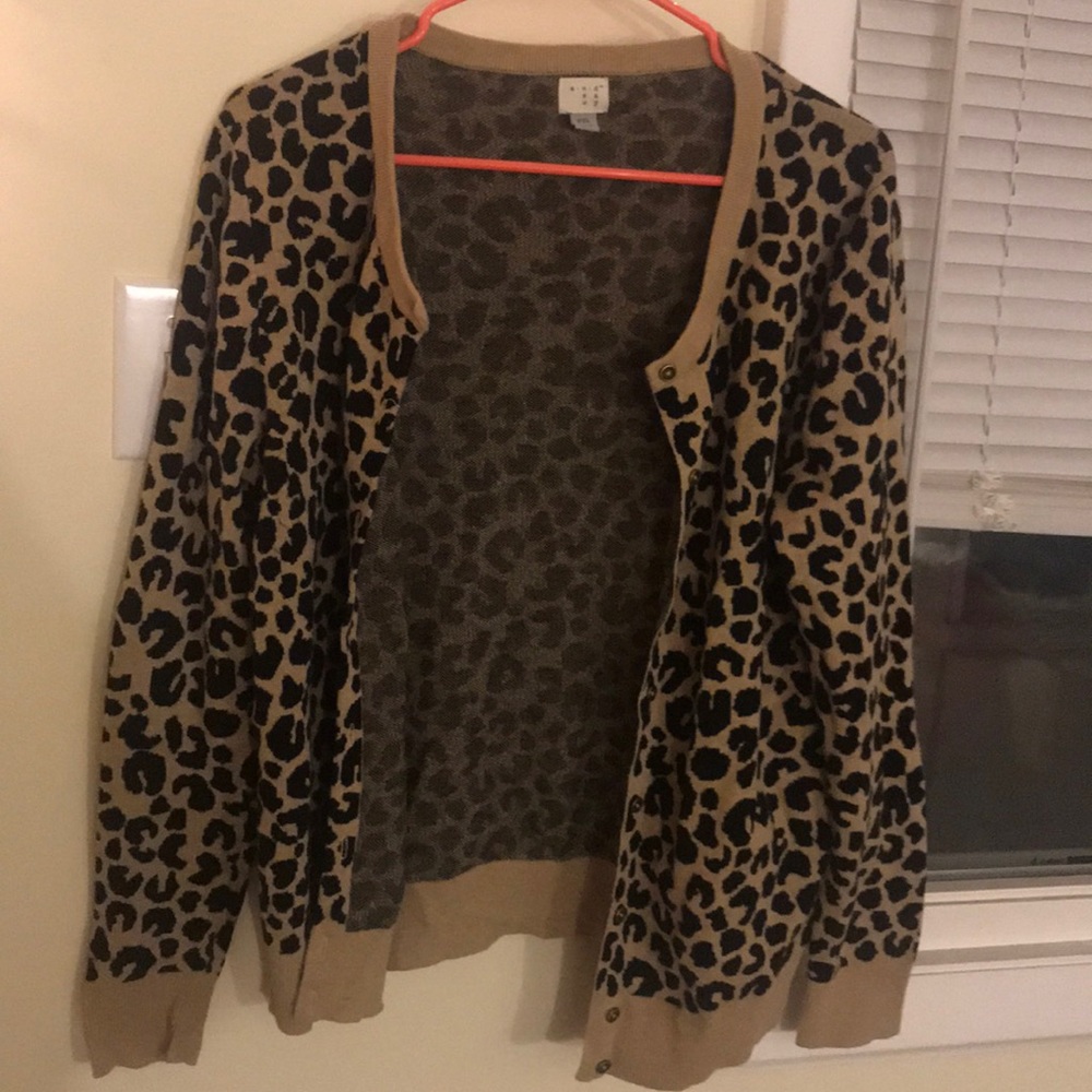 Classic leopard print cardigan